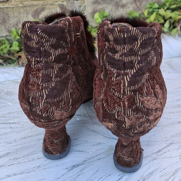 Baci Daisy Tapestry Brocade Mink Fur Pom Pom Slip-On Ankle Heel Boots  Size 6.5 - Picture 9 of 16